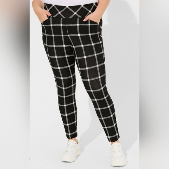Torrid Studio Pixie Luxe Ponte Skinny Pant Size 3R - Picture 1 of 4